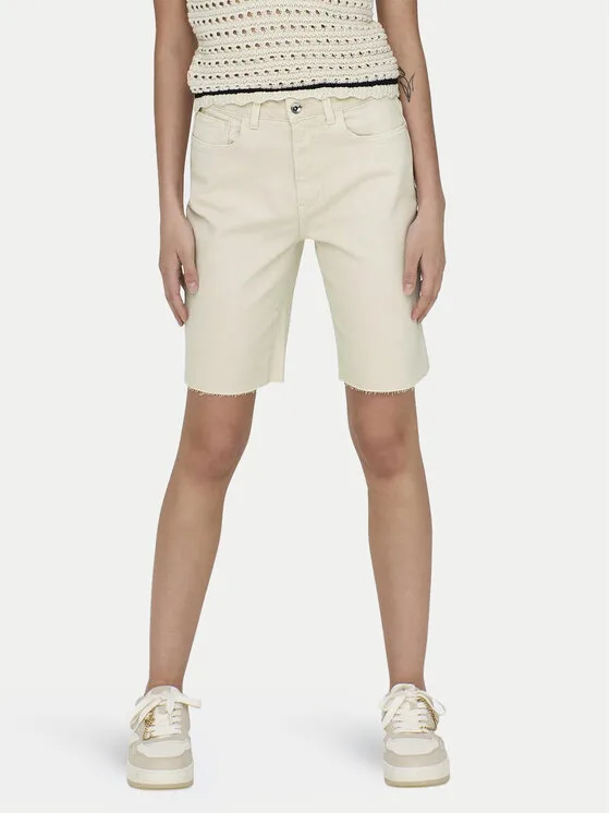 ONLY Дънкови шорти Emily 15311258 Екрю Mom Fit – Кремав – Дамски дънкови шорти