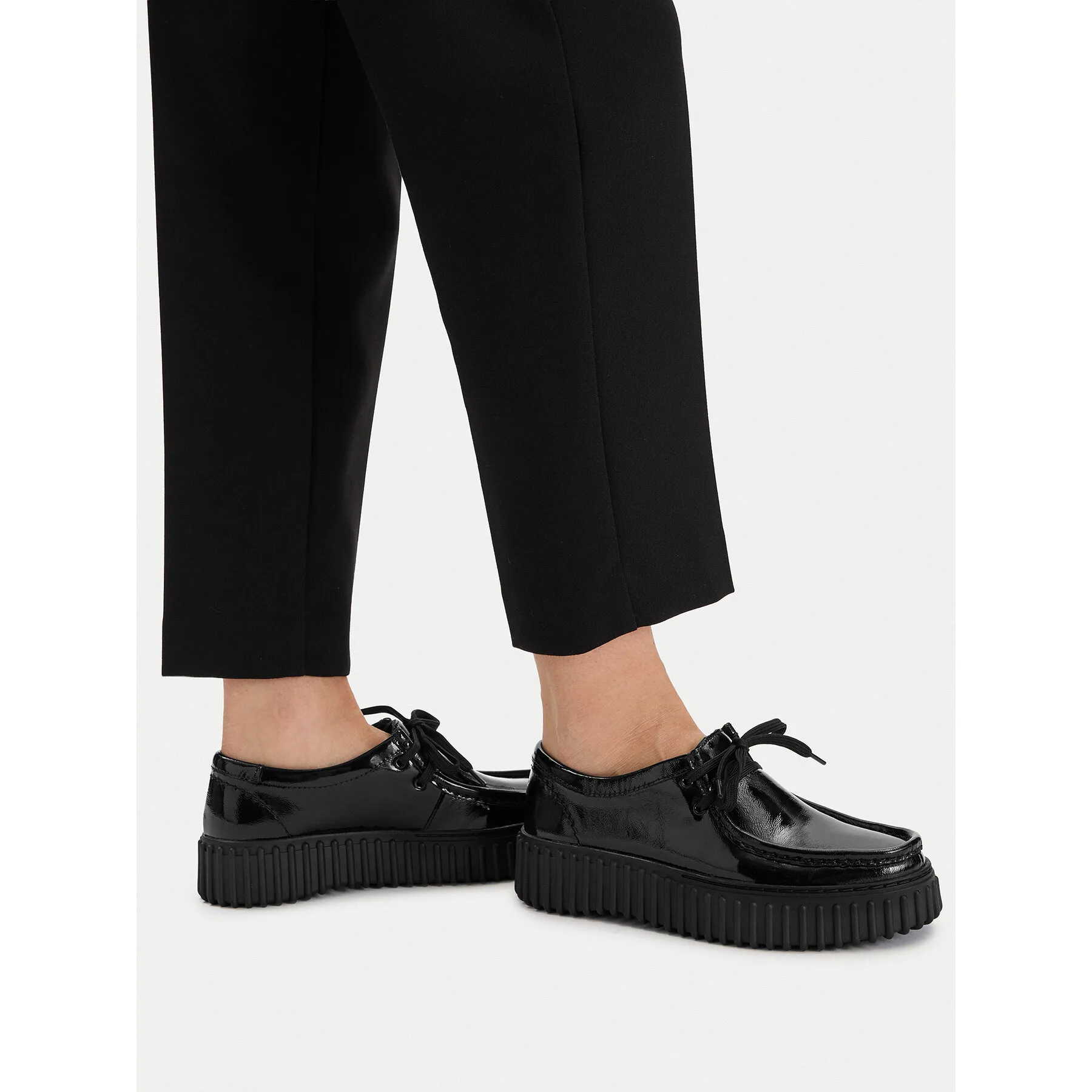 Дамски обувки Clarks Torhill Bee 26179111 черни – Черен – Дамски равни затворени обувки
