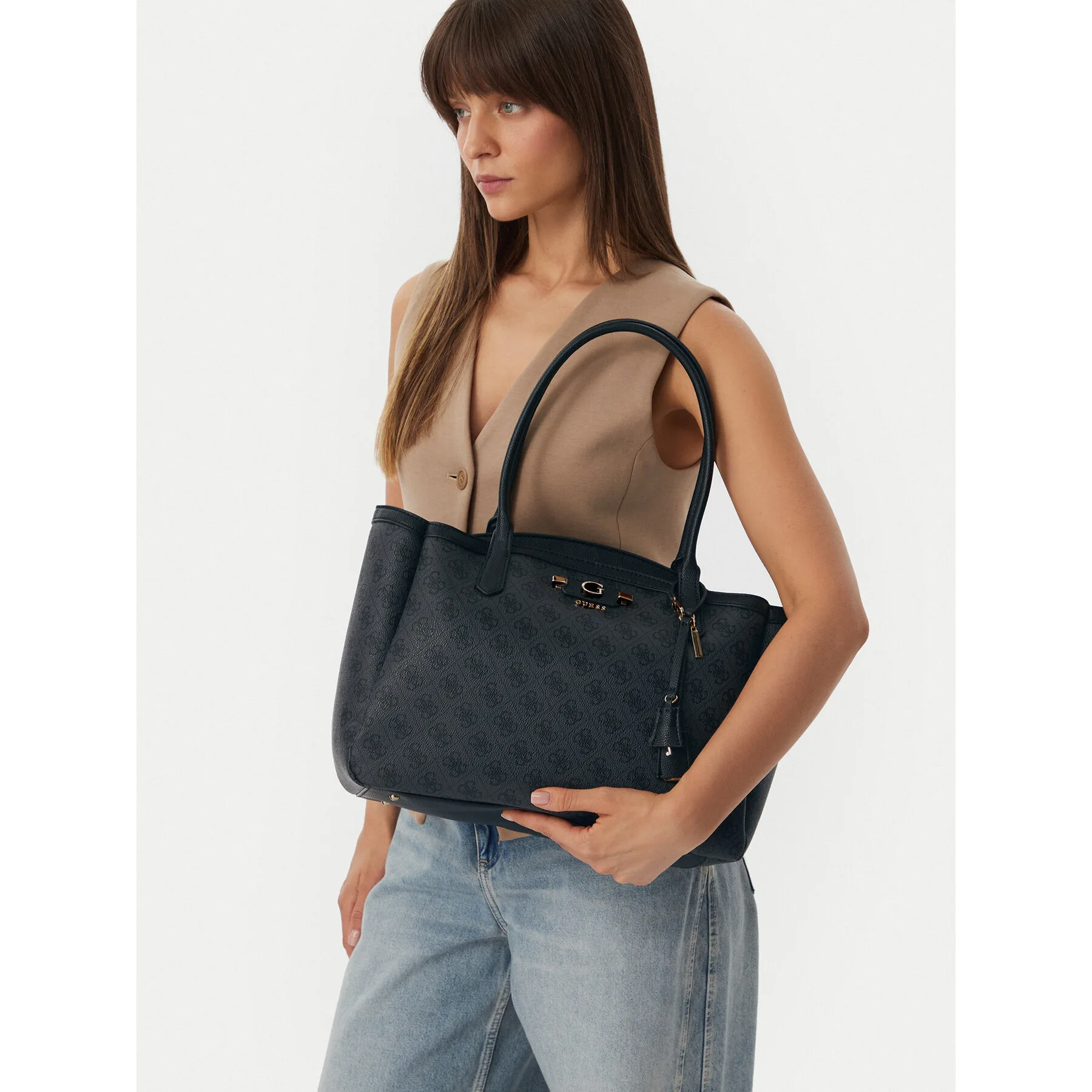 Дамска чанта Guess HWSG97 49230 Черен – Дамски ежедневни чанти