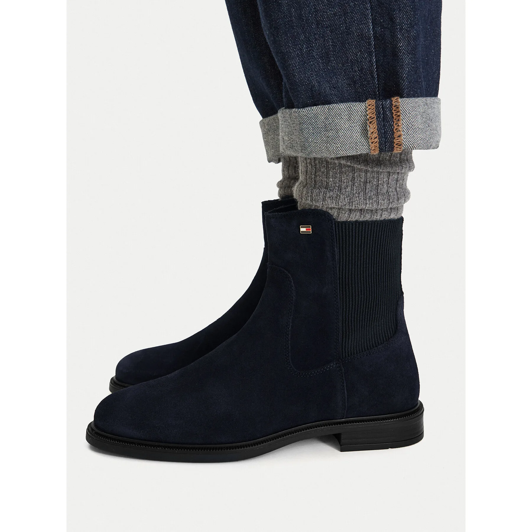 Боти тип челси Tommy Hilfiger Enamel Flag Suede Ankle Chelsea FW0FW09575 Тъмносин – Дамски равни боти