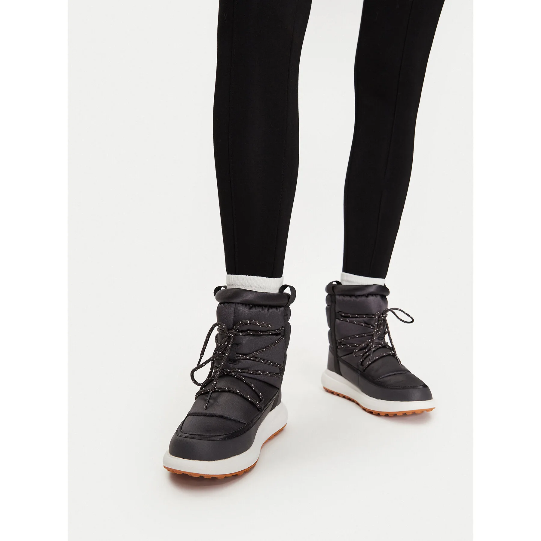 Апрески Helly Hansen Isolabella 2 Demi 11837 Черен – Дамски апрески