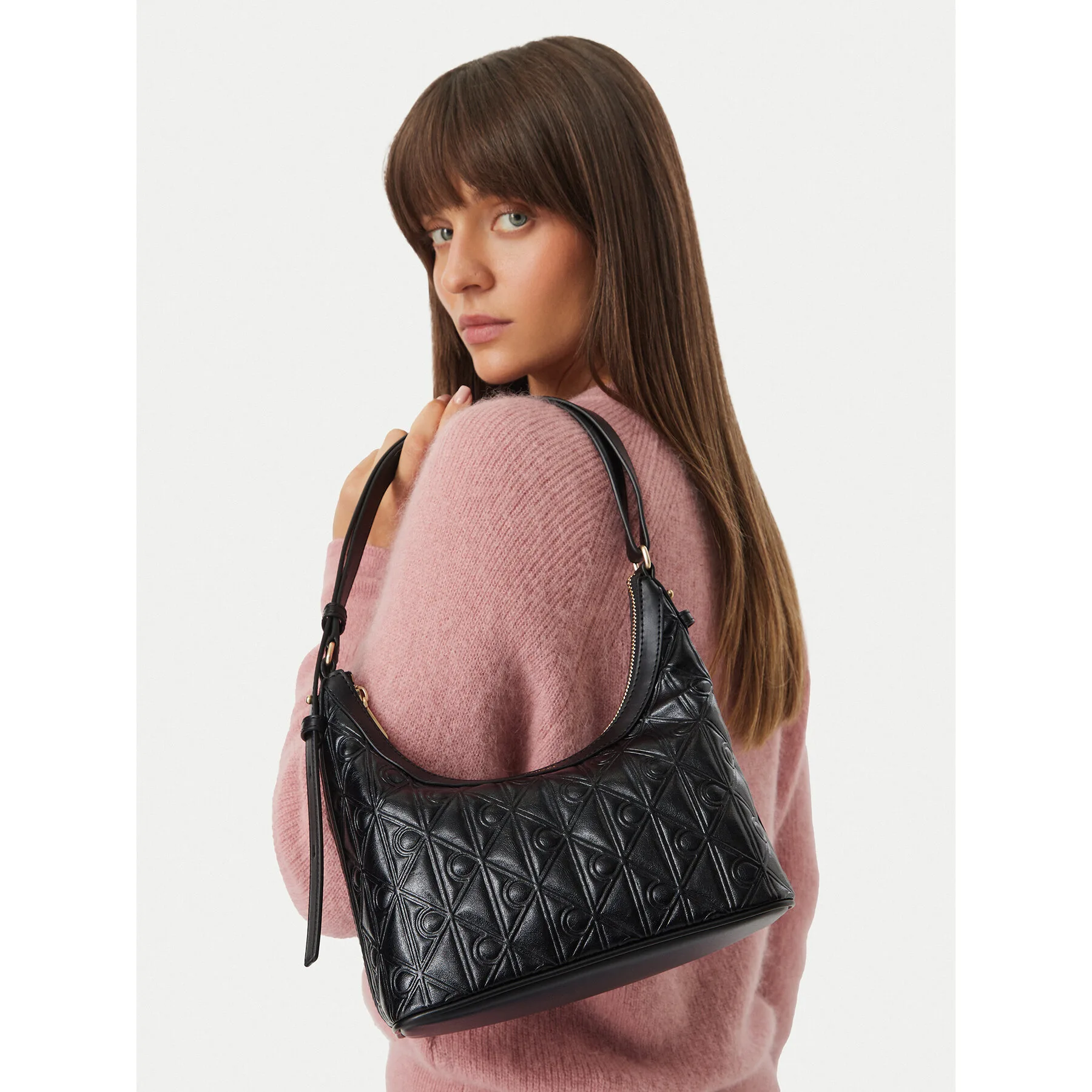 Дамска чанта Calvin Klein Emblem Aop Debossed Shoulder Bag LV04F3874G Черен – Crossbody чанти