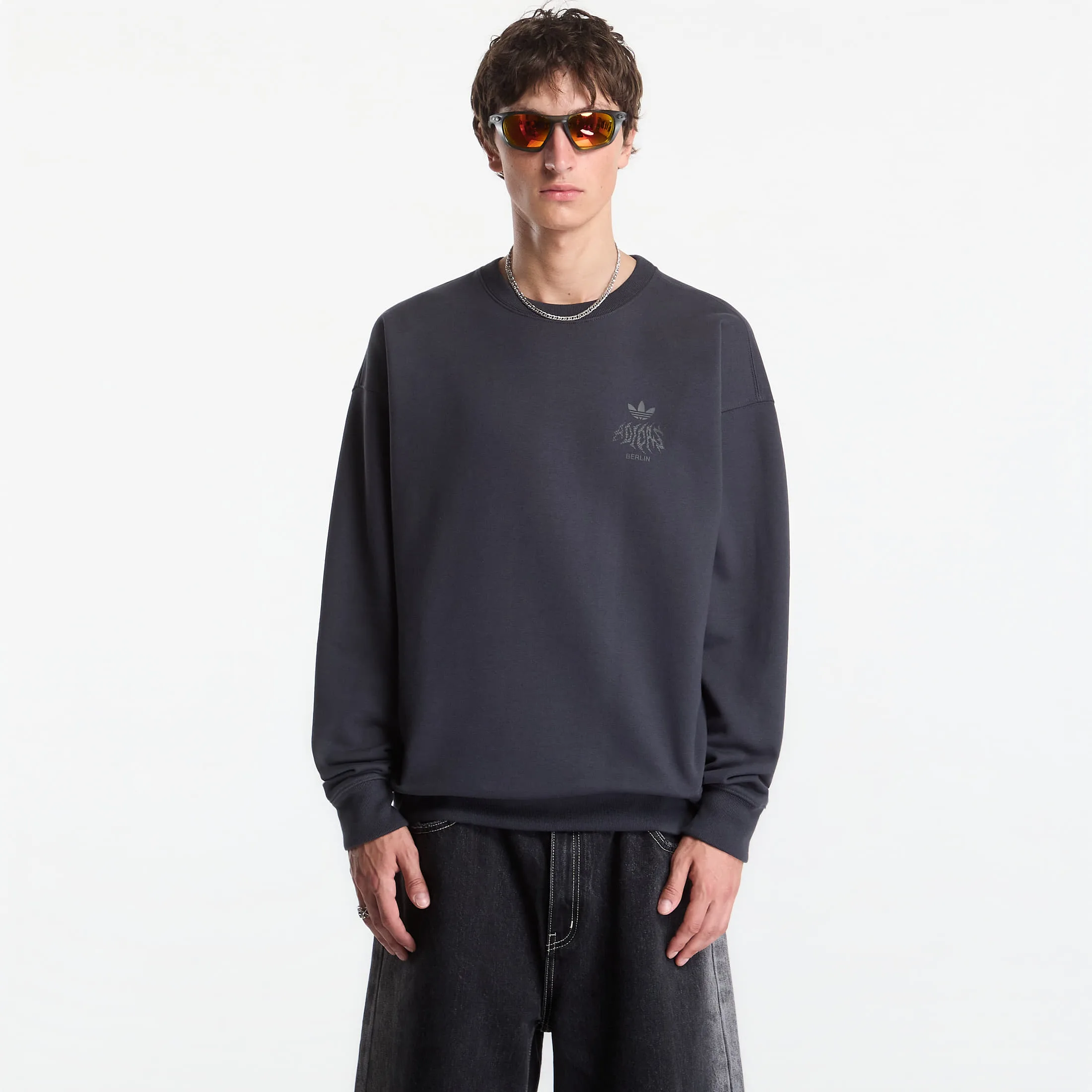 Мъжки суитшърт adidas Originals Berlin GFX тъмносив – Carbon – Мъжки суитшърти без цип