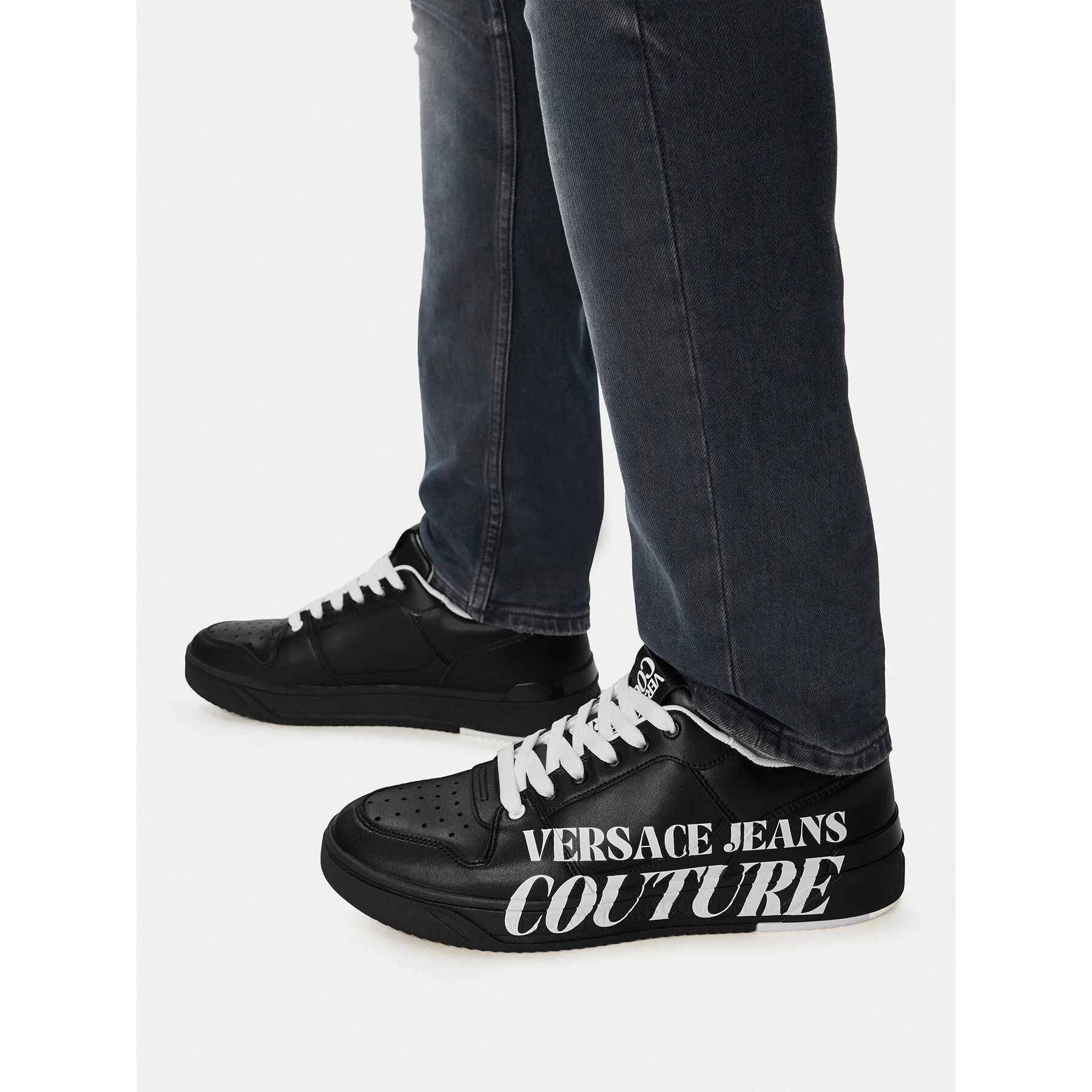 Мъжки маратонки Versace Jeans Couture 80YA3SJ5 черни – Черен – Мъжки ниски маратонки