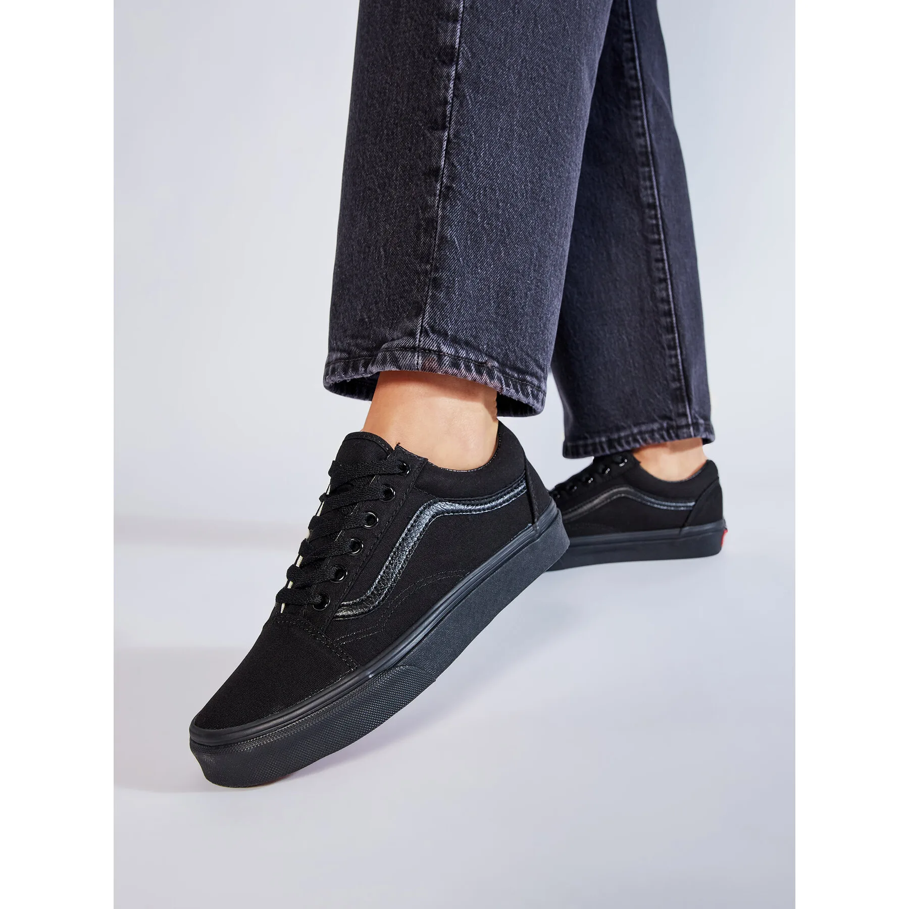 Дамски кецове Vans Old Skool VN000D3HBKA черни – Черен – Дамски ниски кецове