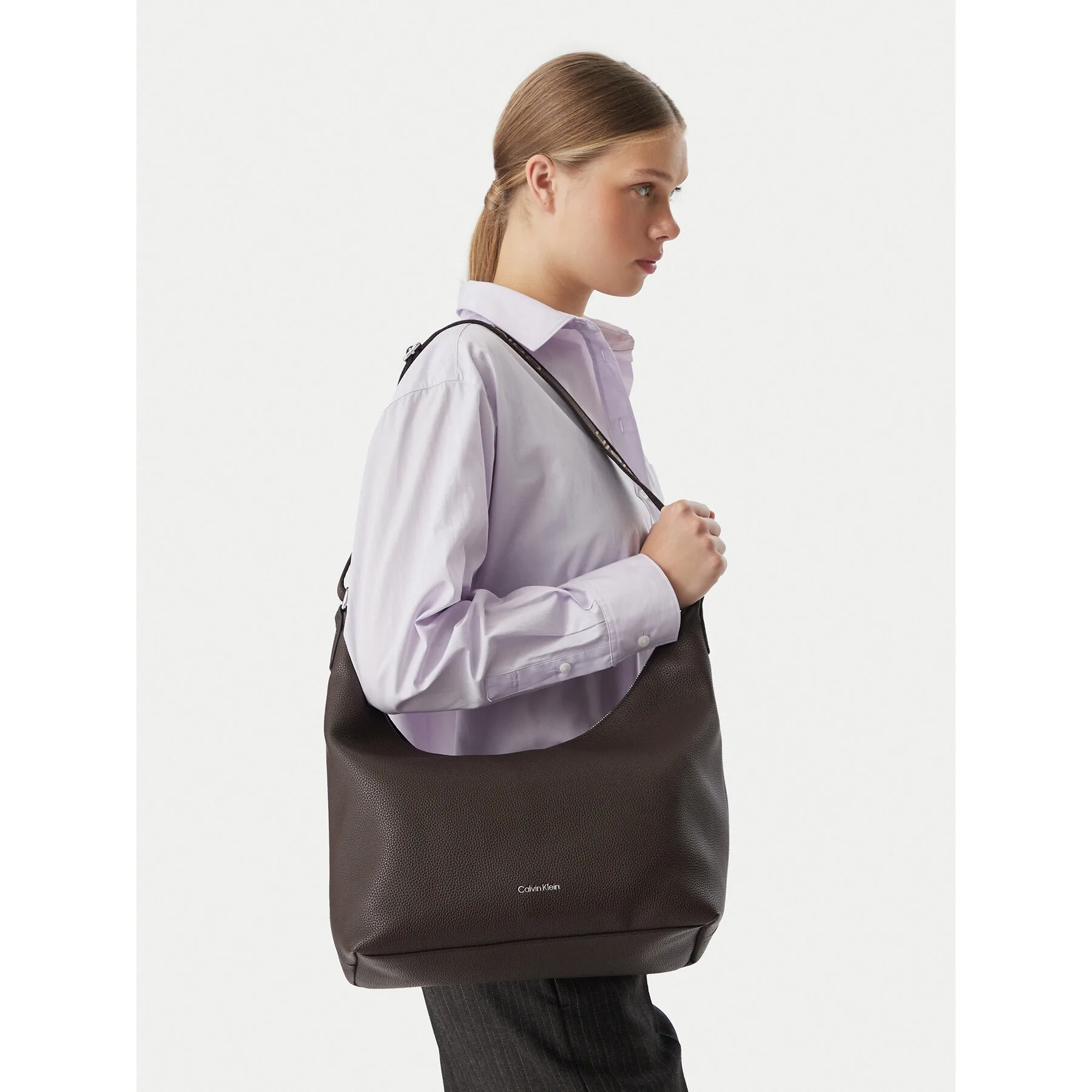 Дамска чанта Calvin Klein Webbing Strap Md Shoulder Bag LV04F3891G Тъмнокафяв – Crossbody чанти
