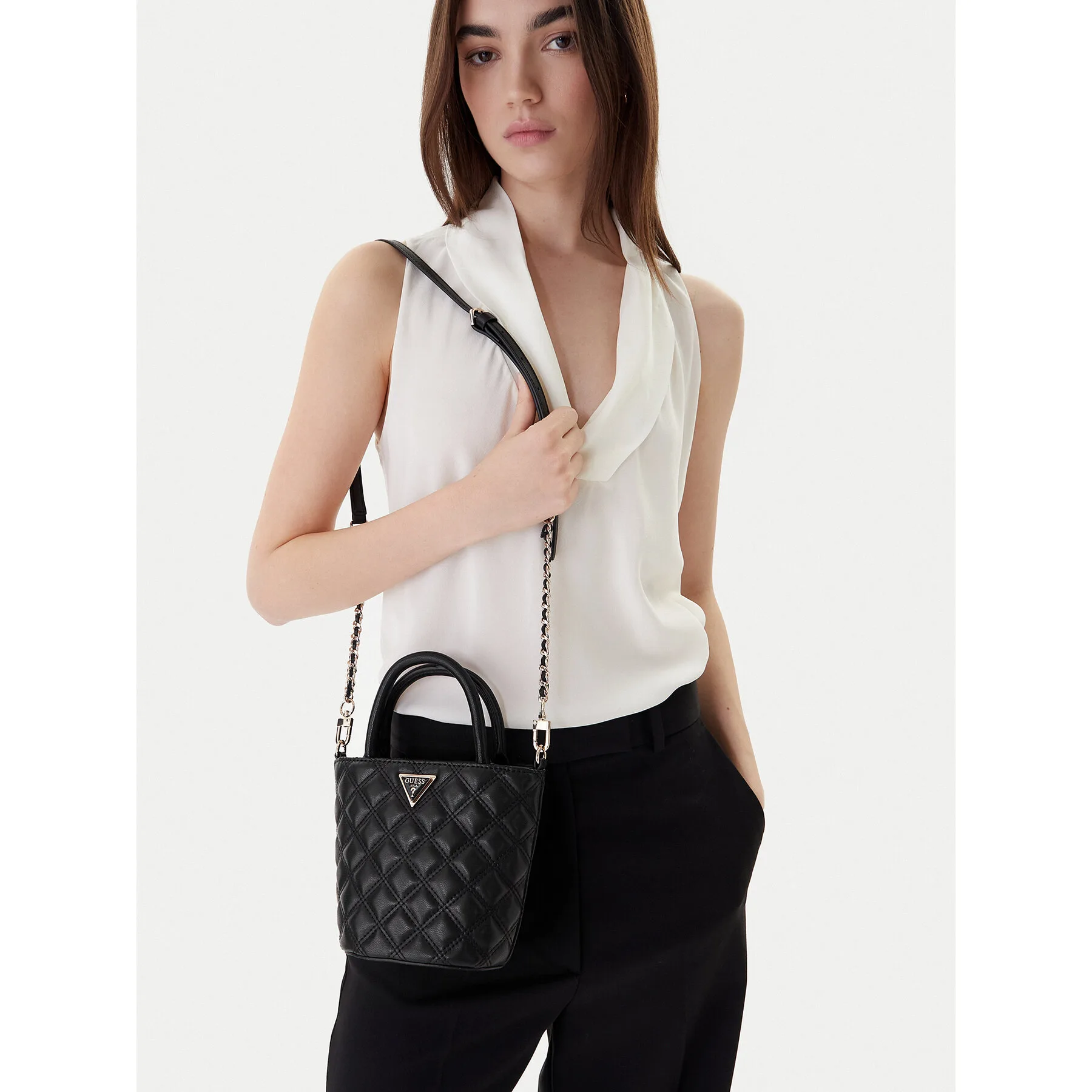 Дамска чанта Guess Giully II Mini HWQG96 черна – Черен – Класически дамски чанти