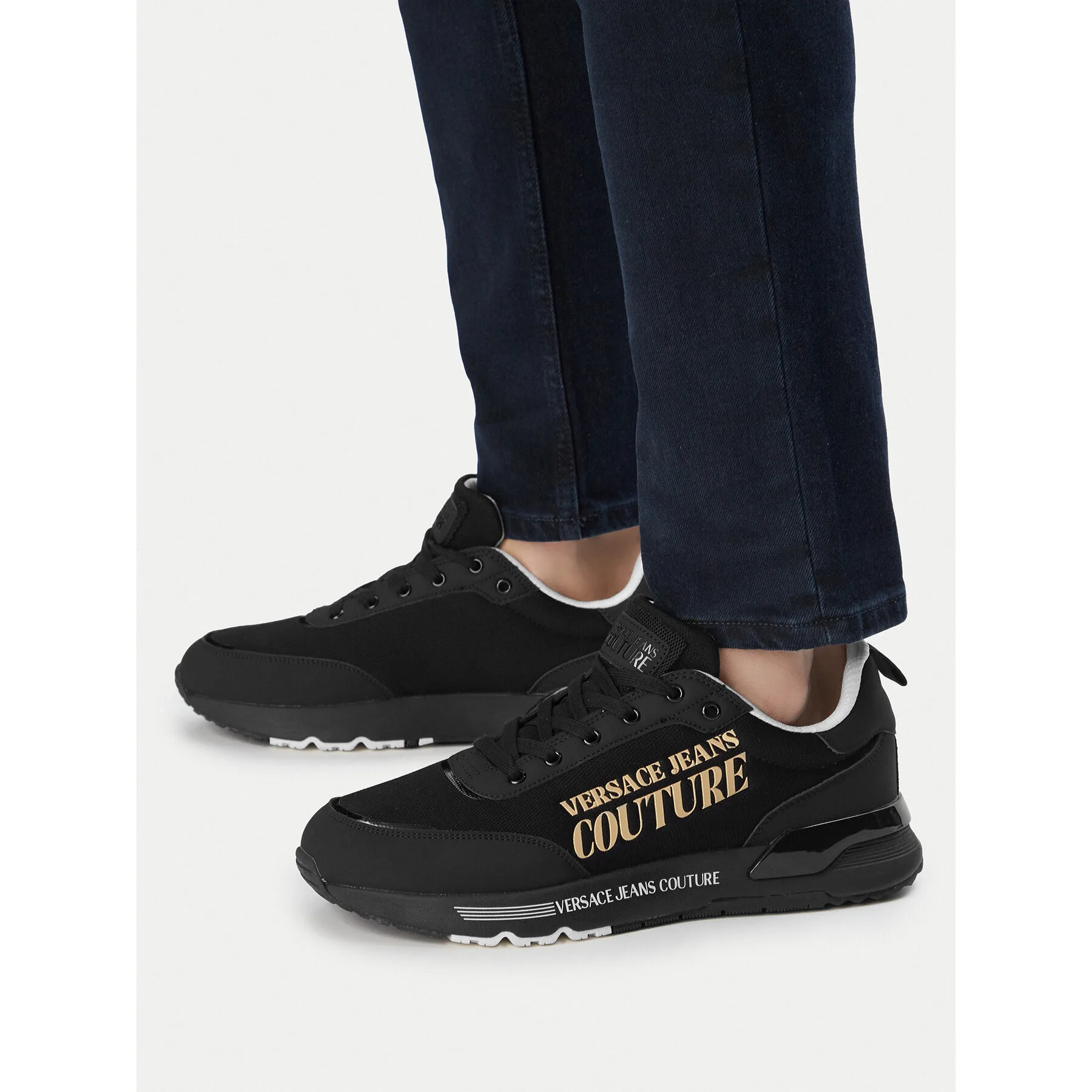 Мъжки маратонки Versace Jeans Couture 80YA3SA5 черни – Черен – Мъжки ниски маратонки