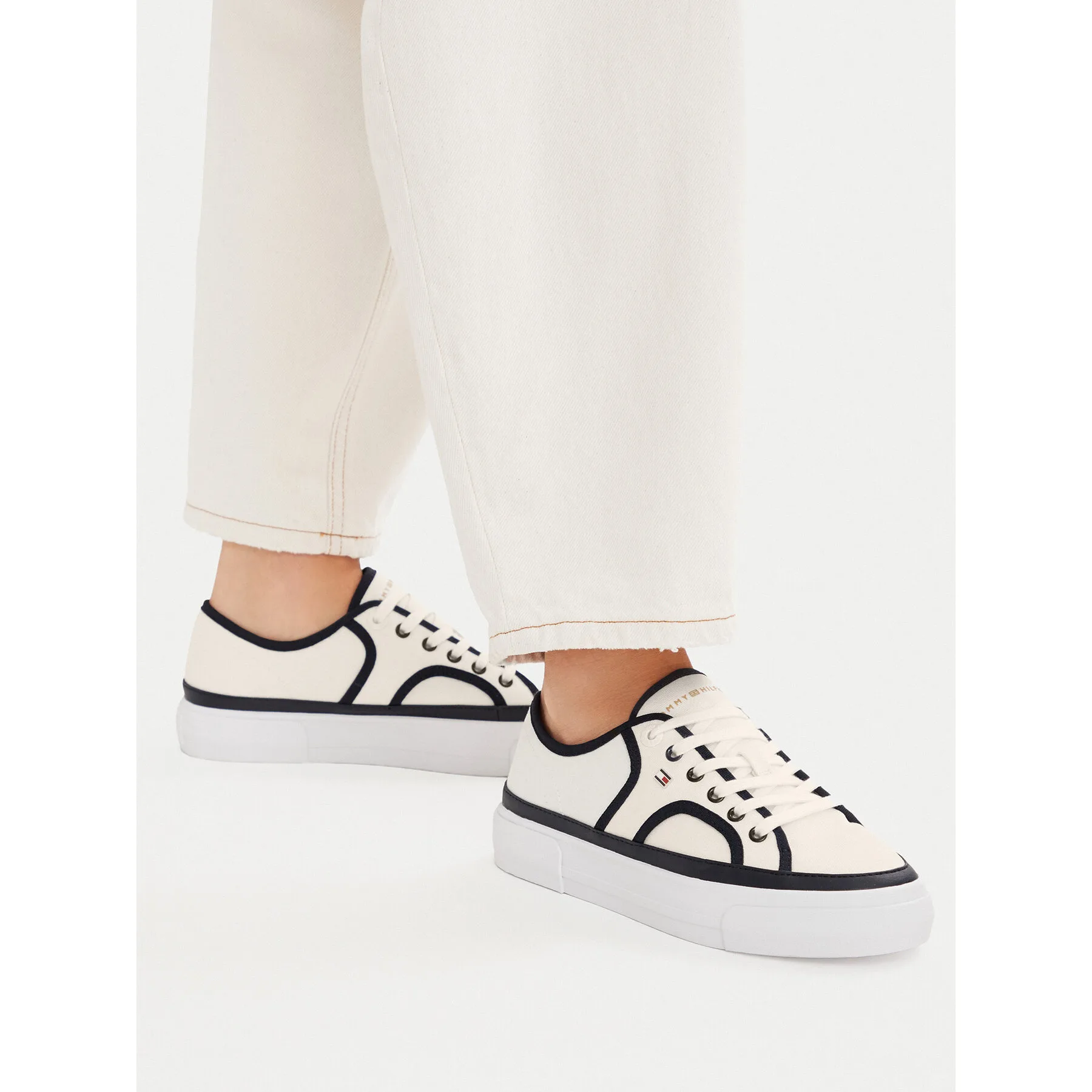 Гуменки Tommy Hilfiger Platform Vulc Piping FW0FW09394 Бял – Дамски ниски кецове