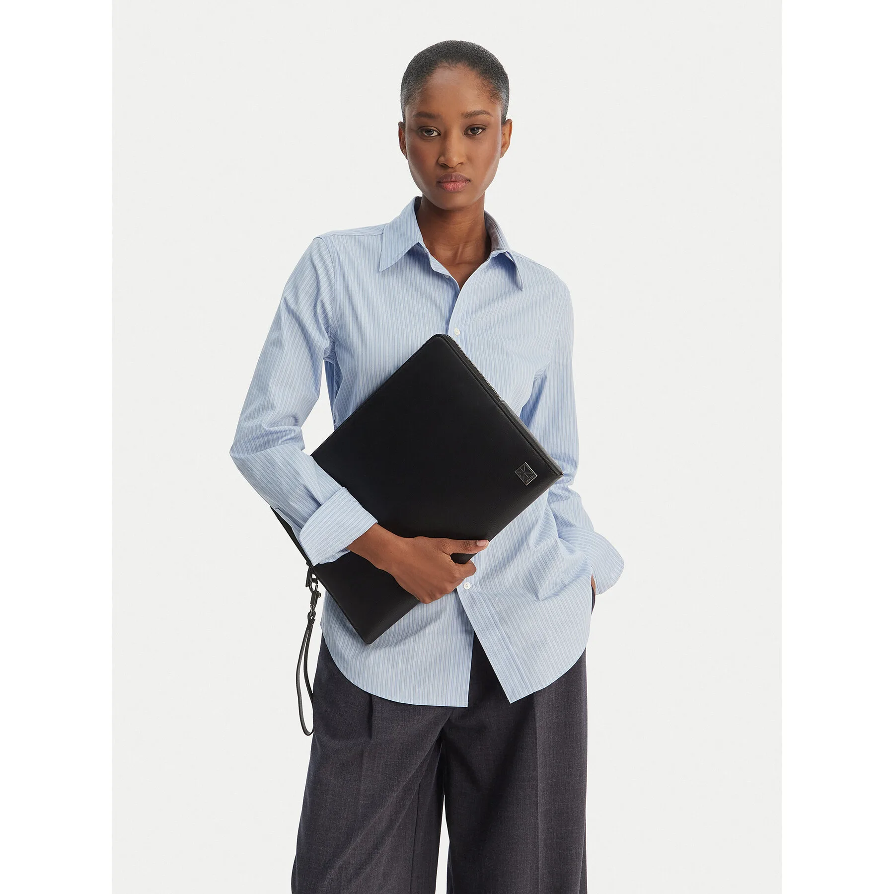 Калъф за таблет Calvin Klein Emblem Hw Laptop Sleeve LV04D1171G Черен – Чанти за лаптоп
