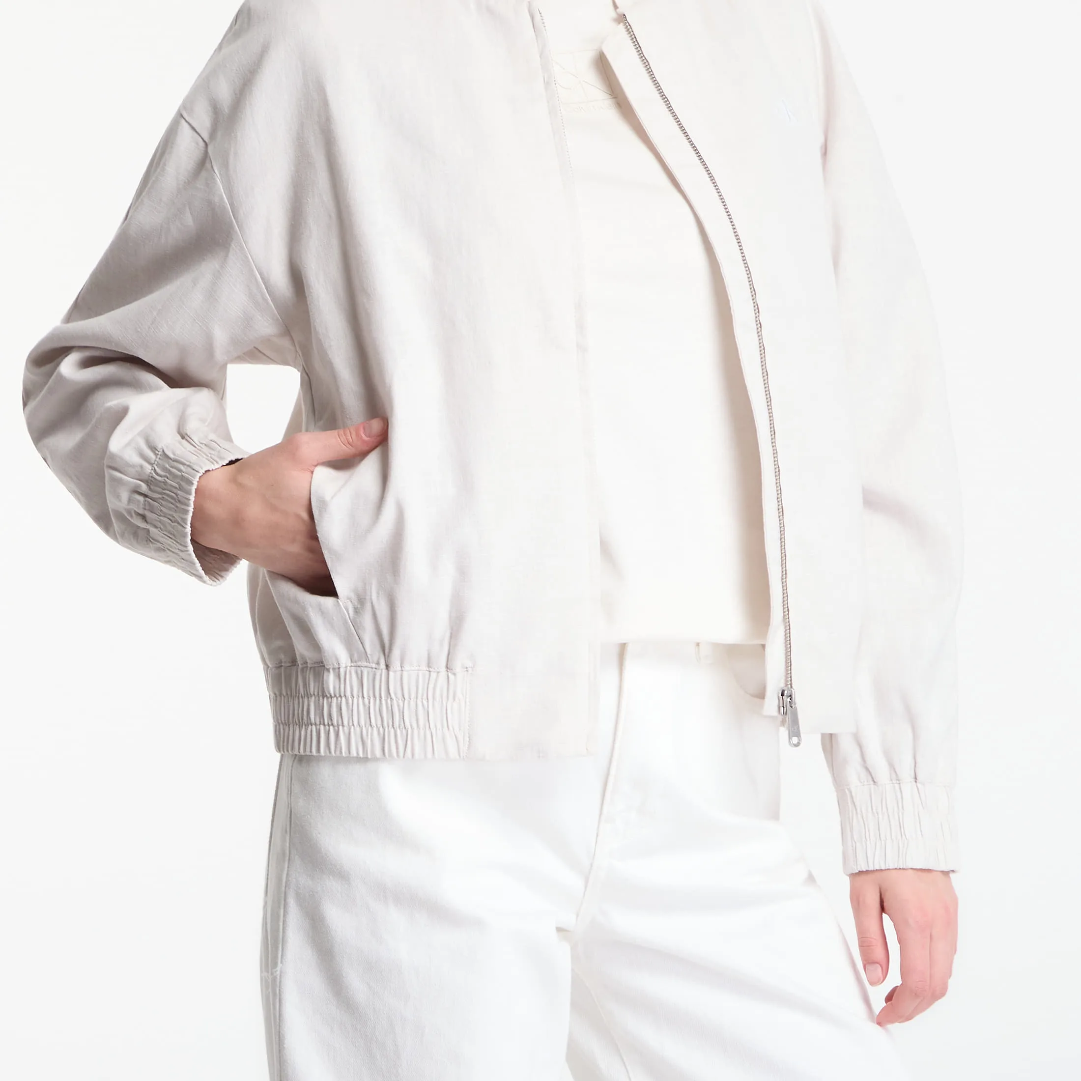Дамски елек Calvin Klein Linen Bomber бял – White Sand – Дамски елеци