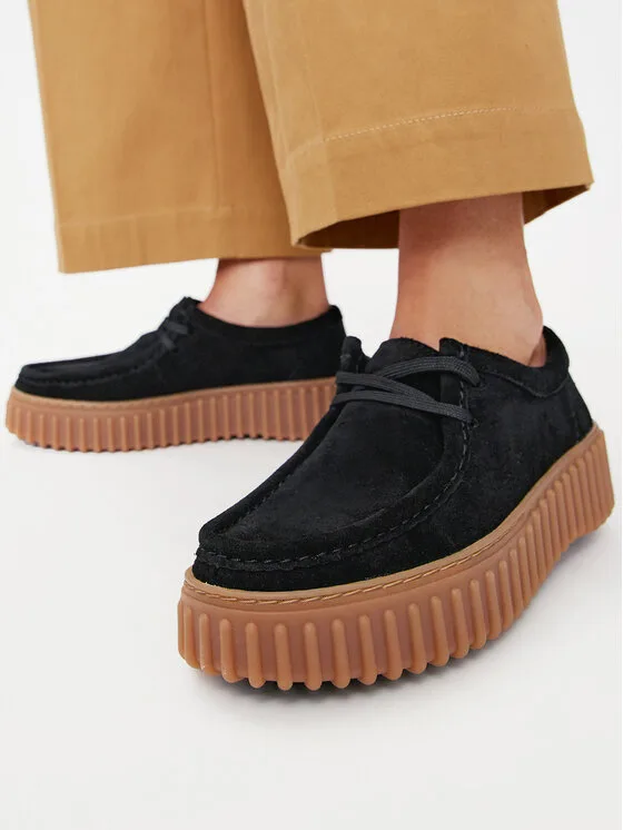 Дамски обувки Clarks Torhill Bee 26172044 черни – Черен – Дамски равни затворени обувки