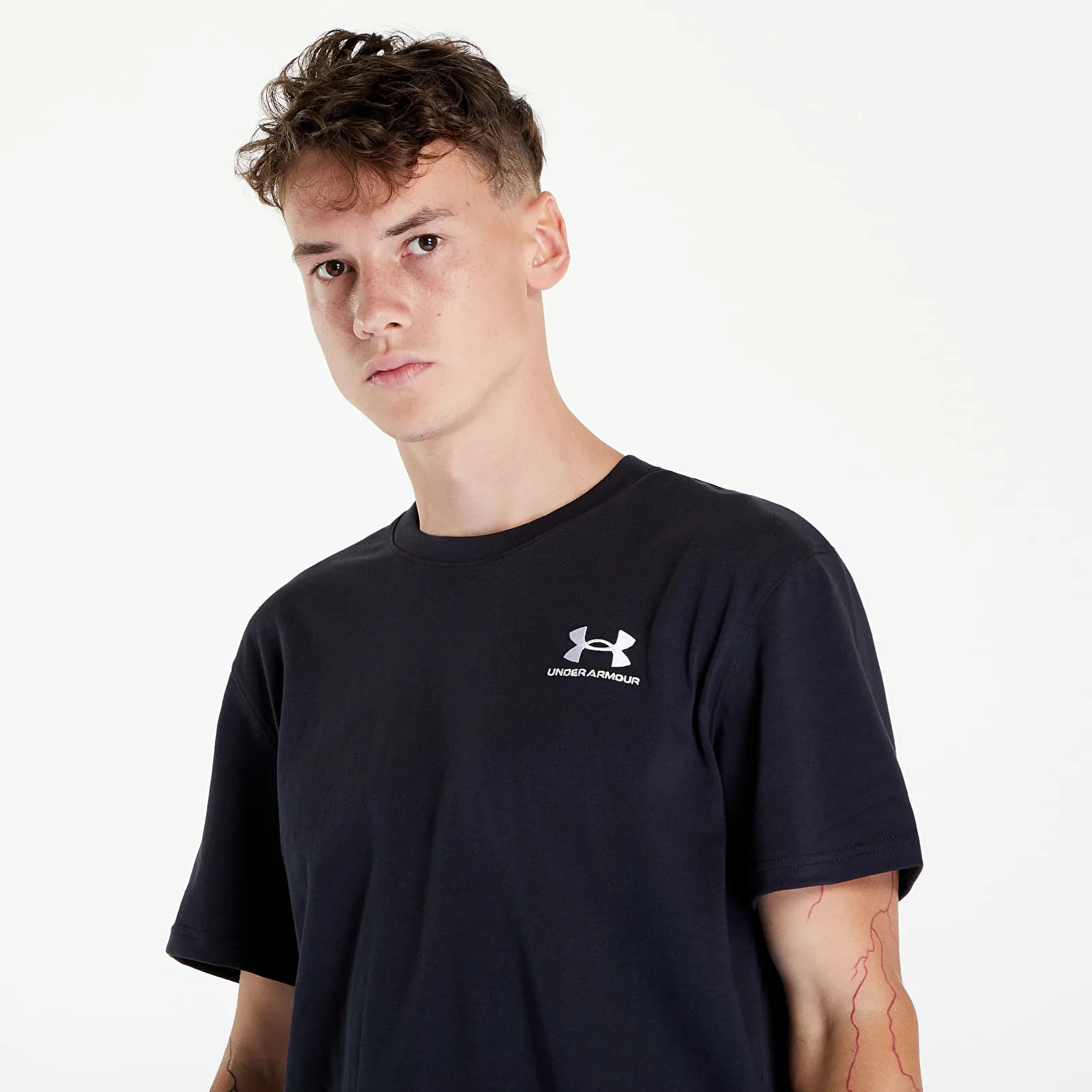 Мъжка тениска Under Armour Logo Emb Heavyweight Ss черна/бяла – Black|White – Мъжки тениски с къс ръкав