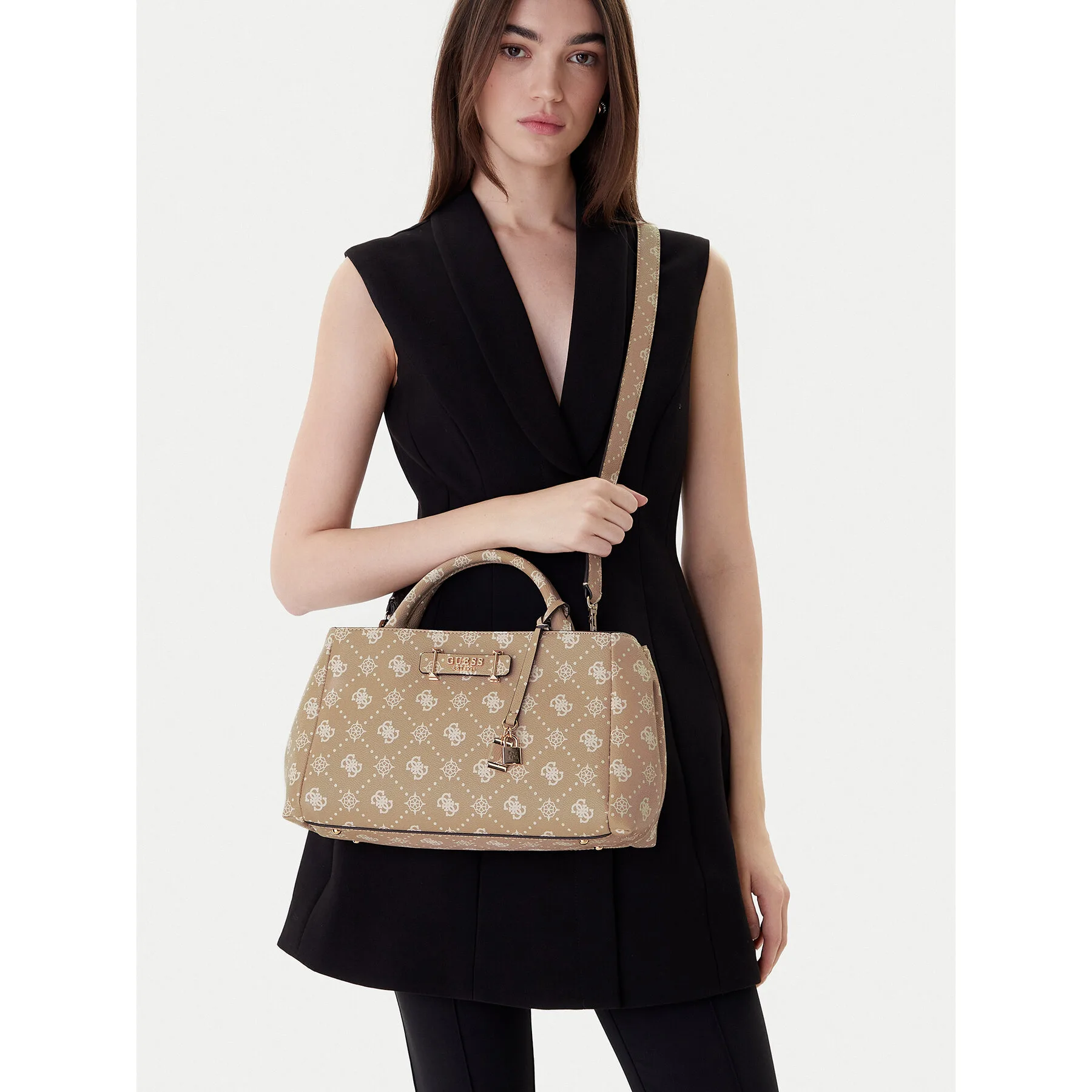 Дамска чанта Guess Carrie Logo HWGP98 98060 бежова – Дамски чанти тип куфарче