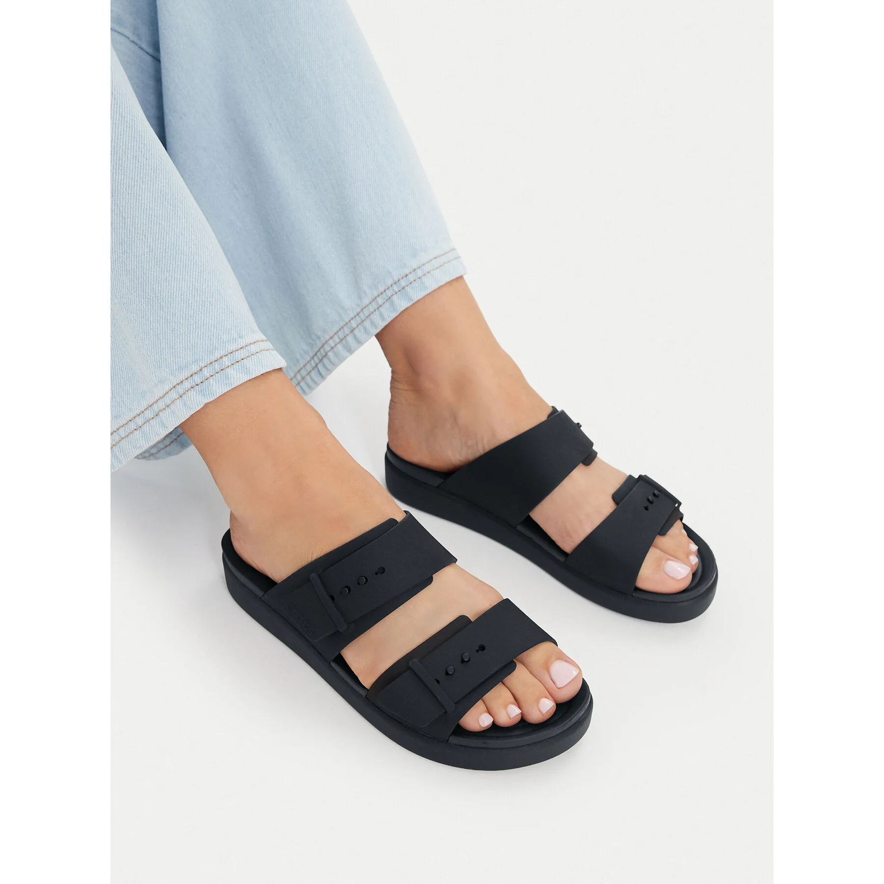 Дамски чехли Crocs Brooklyn Buckle Low черни – Черен