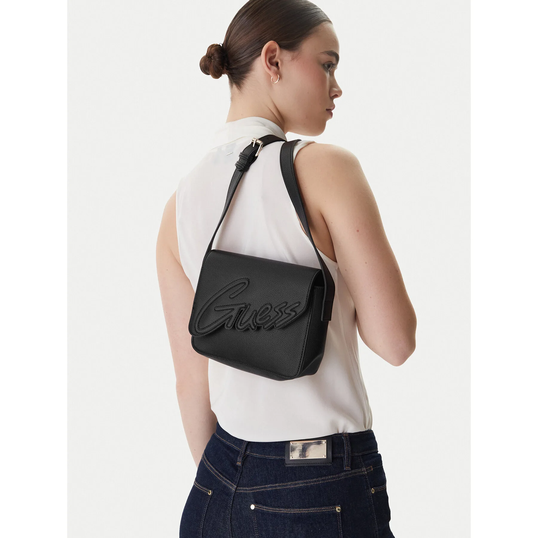Дамска чанта Guess WG730 черна – Черен – Дамски чанти тип плик