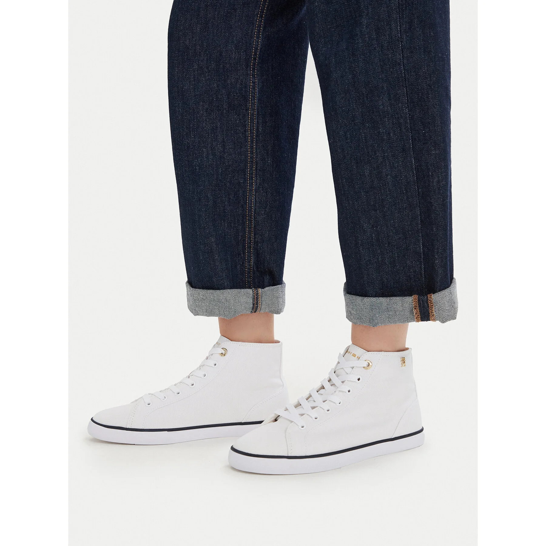Дамски високи кецове Tommy Hilfiger Th Chic Low Profile Mid Cut бели – Бял