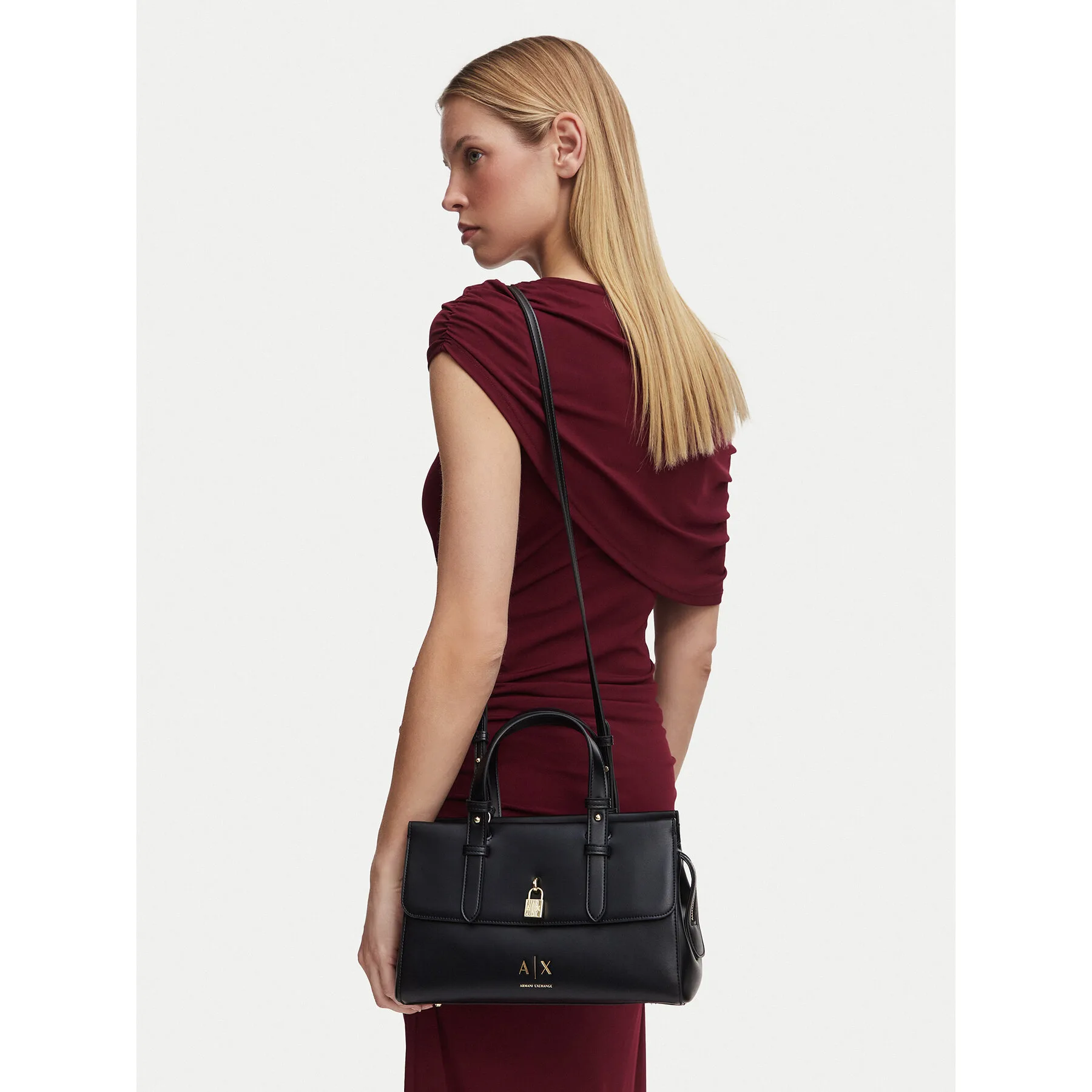 Дамска чанта Armani Exchange XW003055 AF28605 UC001 черна – Черен – Дамски чанти тип куфарче
