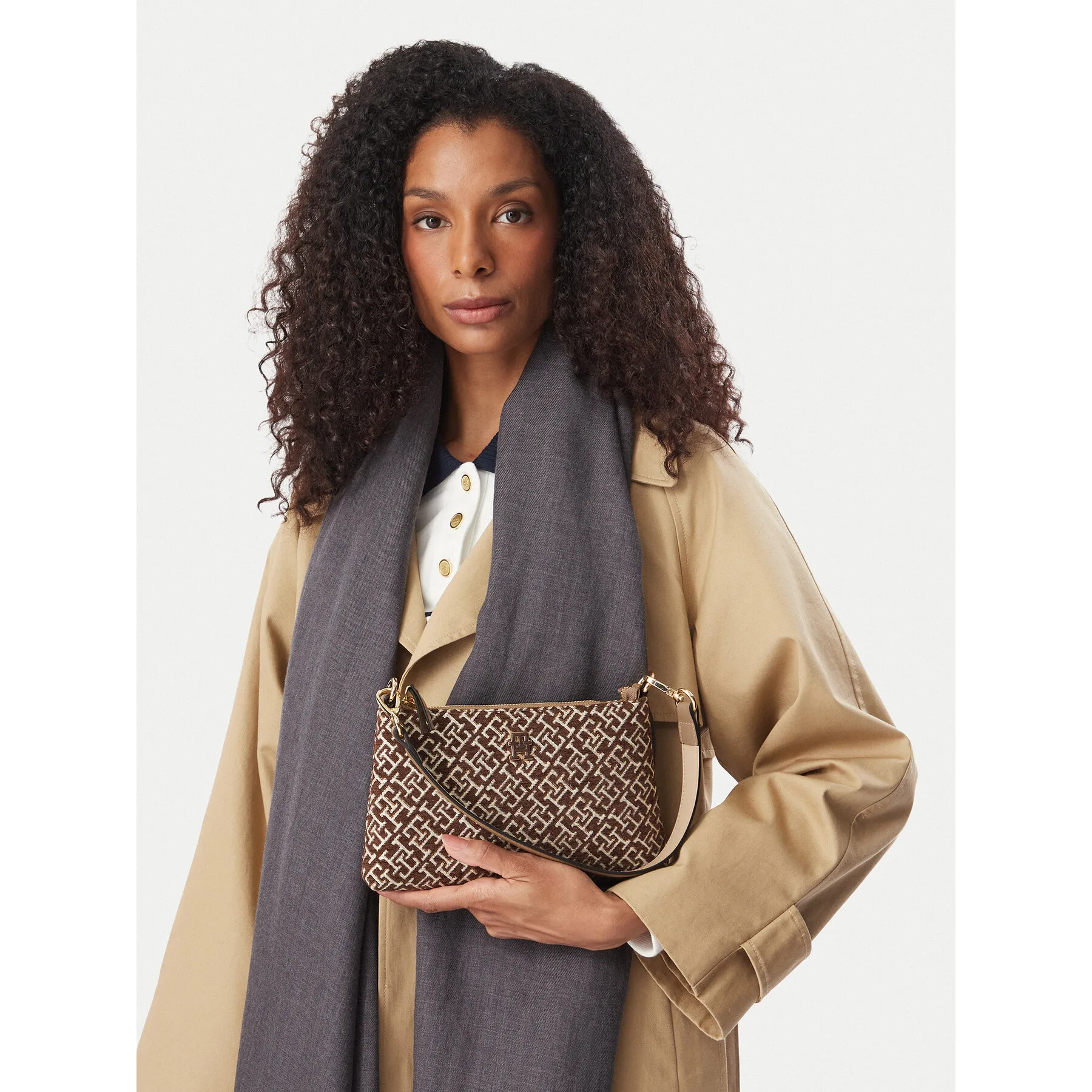 Дамска чанта Tommy Hilfiger Th Jacquard Mini Shoulder Bag AW0AW19006 Кафяв – Crossbody чанти