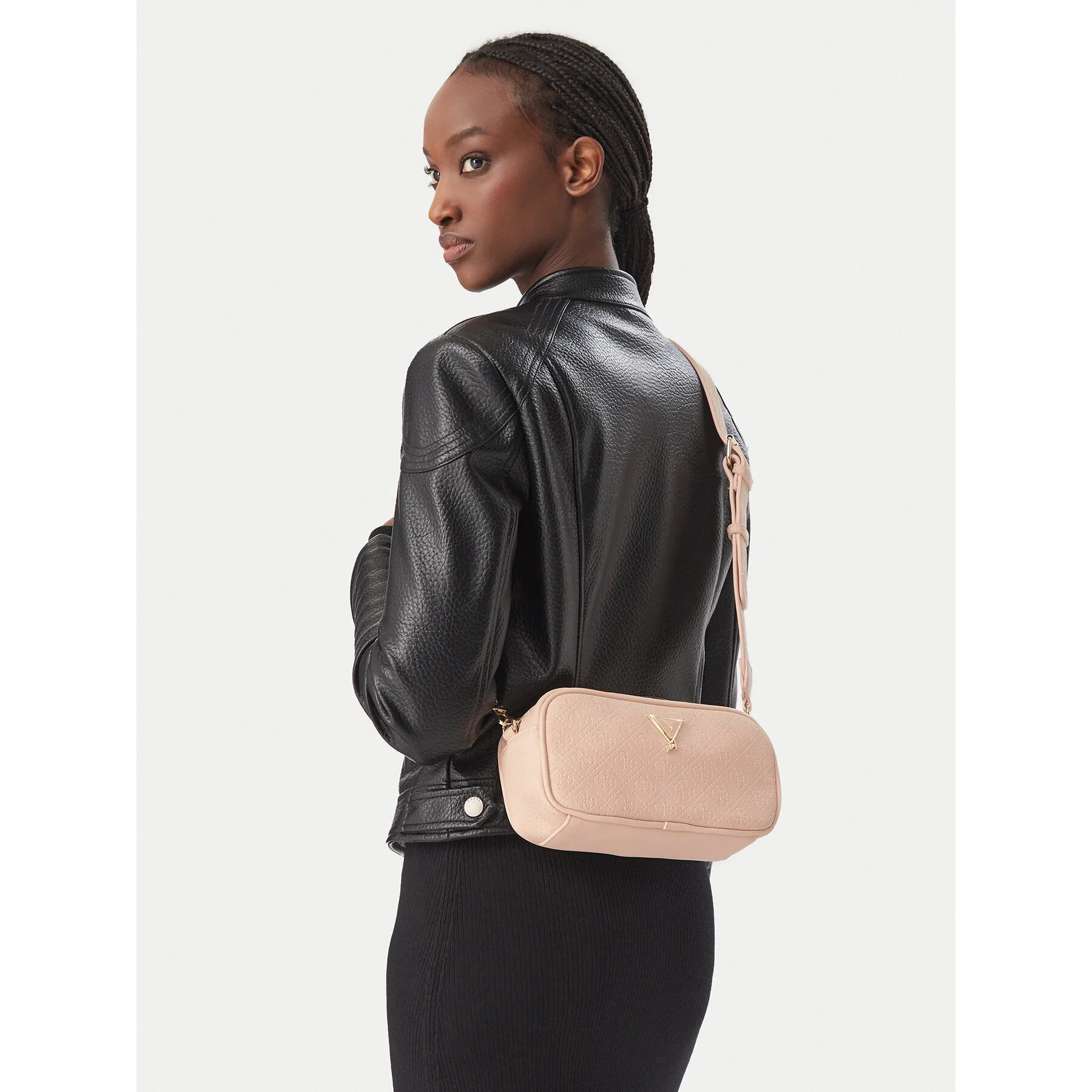 Дамска чанта Guess J6BZ28 W4038 розова – Дамски чанти тип плик