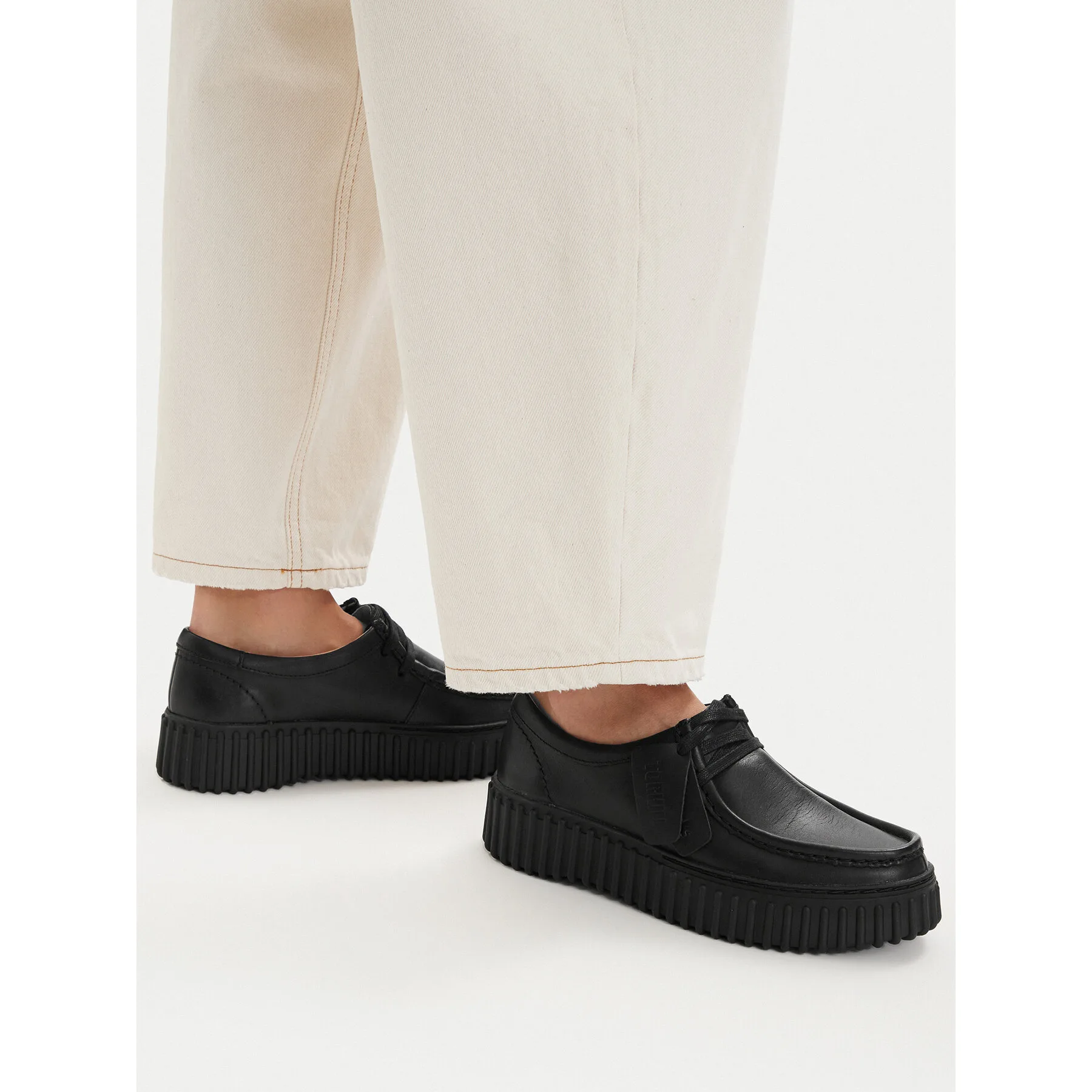 Дамски обувки Clarks Torhill Bee 26186665 черни – Черен – Дамски равни затворени обувки