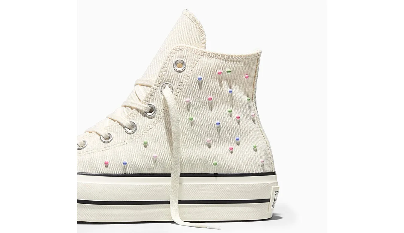 Дамски високи кецове Converse Chuck Taylor All Star Lift A19140C кремави – Branco sujo