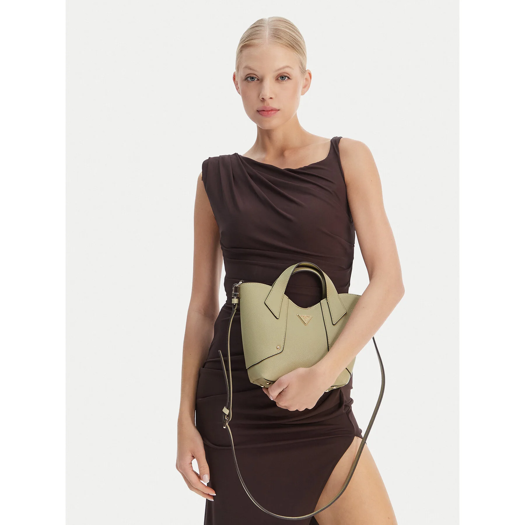Дамска чанта Guess Darcy Mini HWBG99 зелена – Класически дамски чанти