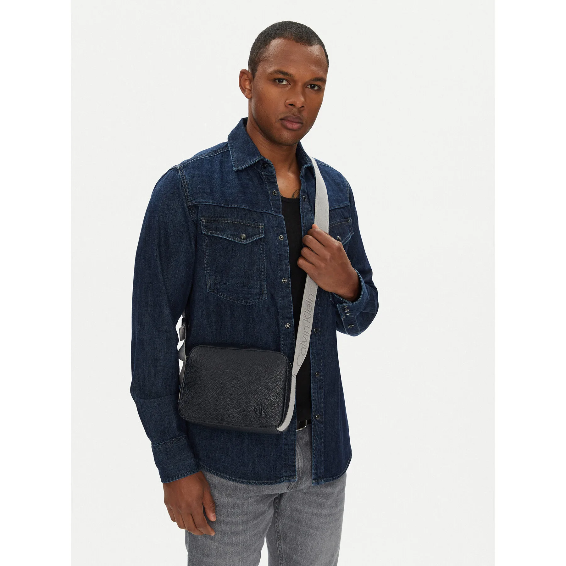 Мъжка чантичка Calvin Klein Jeans Cargo Camera Bag LV04G3081G Син – Мъжки чанти