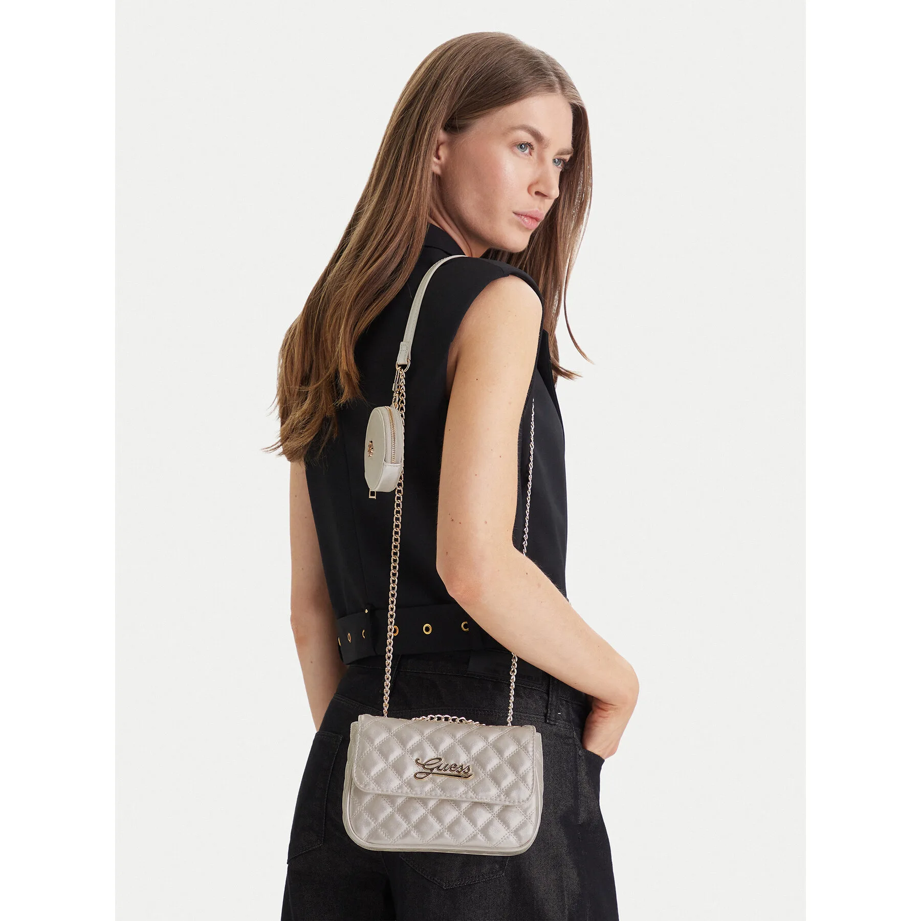 Дамска чанта Guess J6RZ11 W4090 кремава – Дамски чанти тип плик