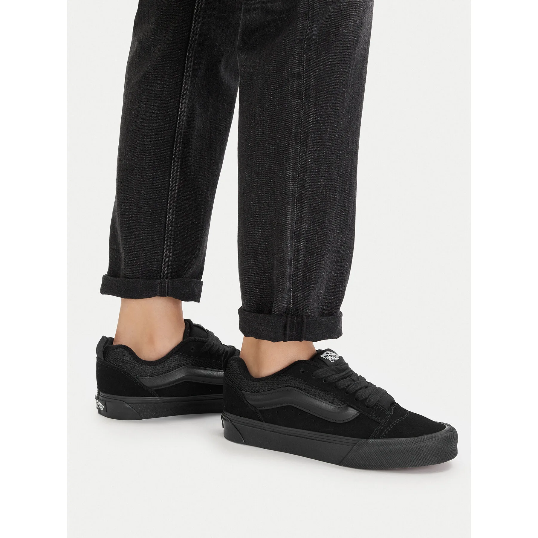 Дамски кецове Vans Knu Skool VN0009QCBKA1 черни – Черен – Дамски ниски кецове