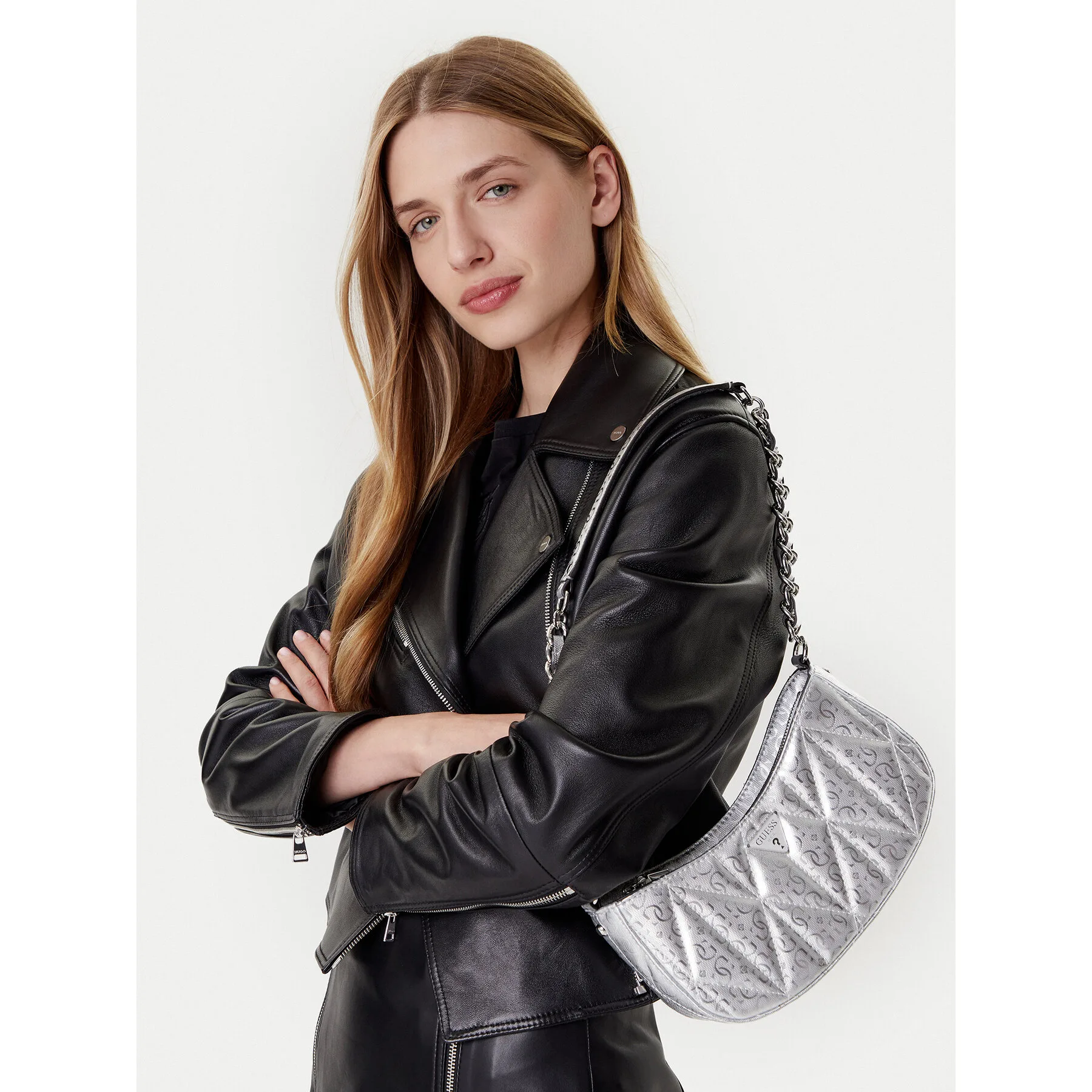 Дамска чанта Guess Aldina HWGY96 сребриста – Класически дамски чанти