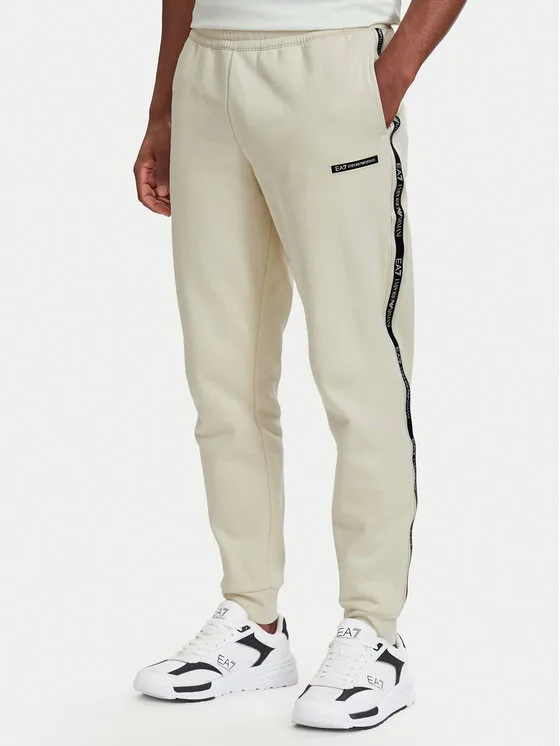 EA7 Emporio Armani Долнище анцуг 7M002198 AF10377 U1079 Светлобежов Slim Fit – Мъжки спортни панталони