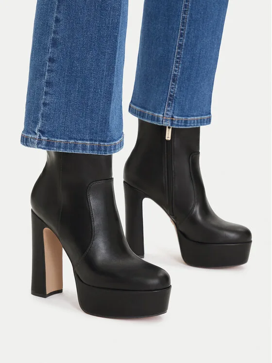 Дамски боти на ток Nine West CD25-307-1 черни – Черен