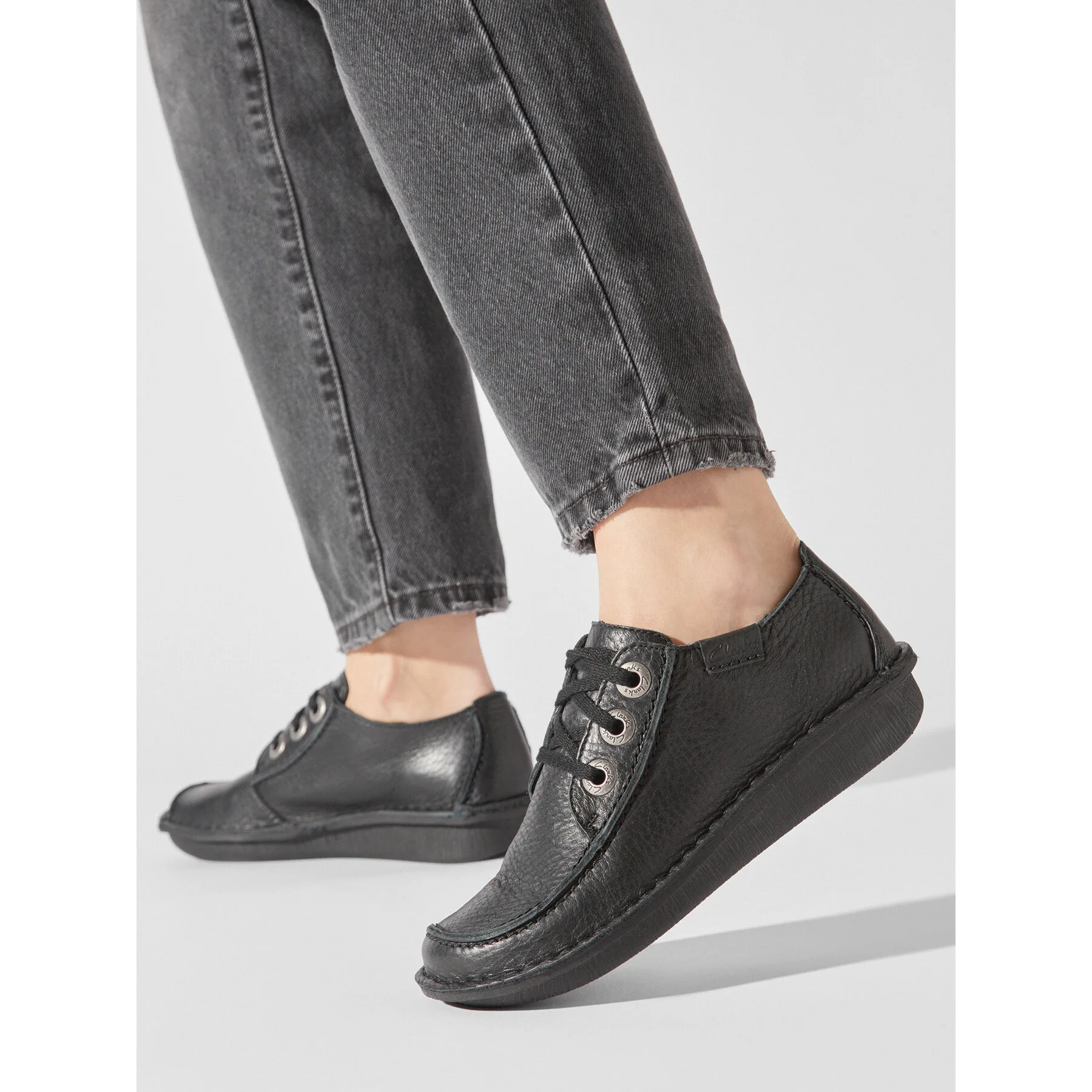 Дамски обувки Clarks Funny Dream черни – Черен – Дамски равни затворени обувки